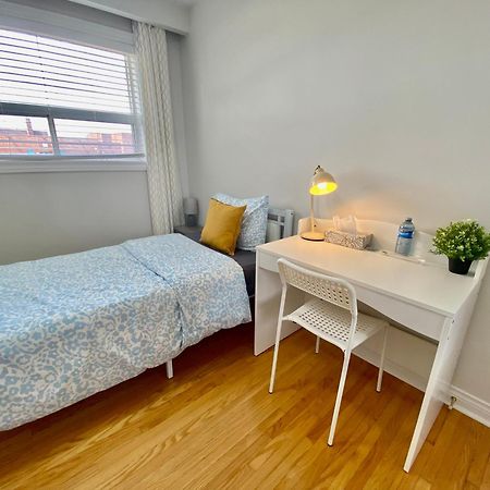 מלון Sunny House - Main Floor, Free Parking, In טורונטו מראה חיצוני תמונה