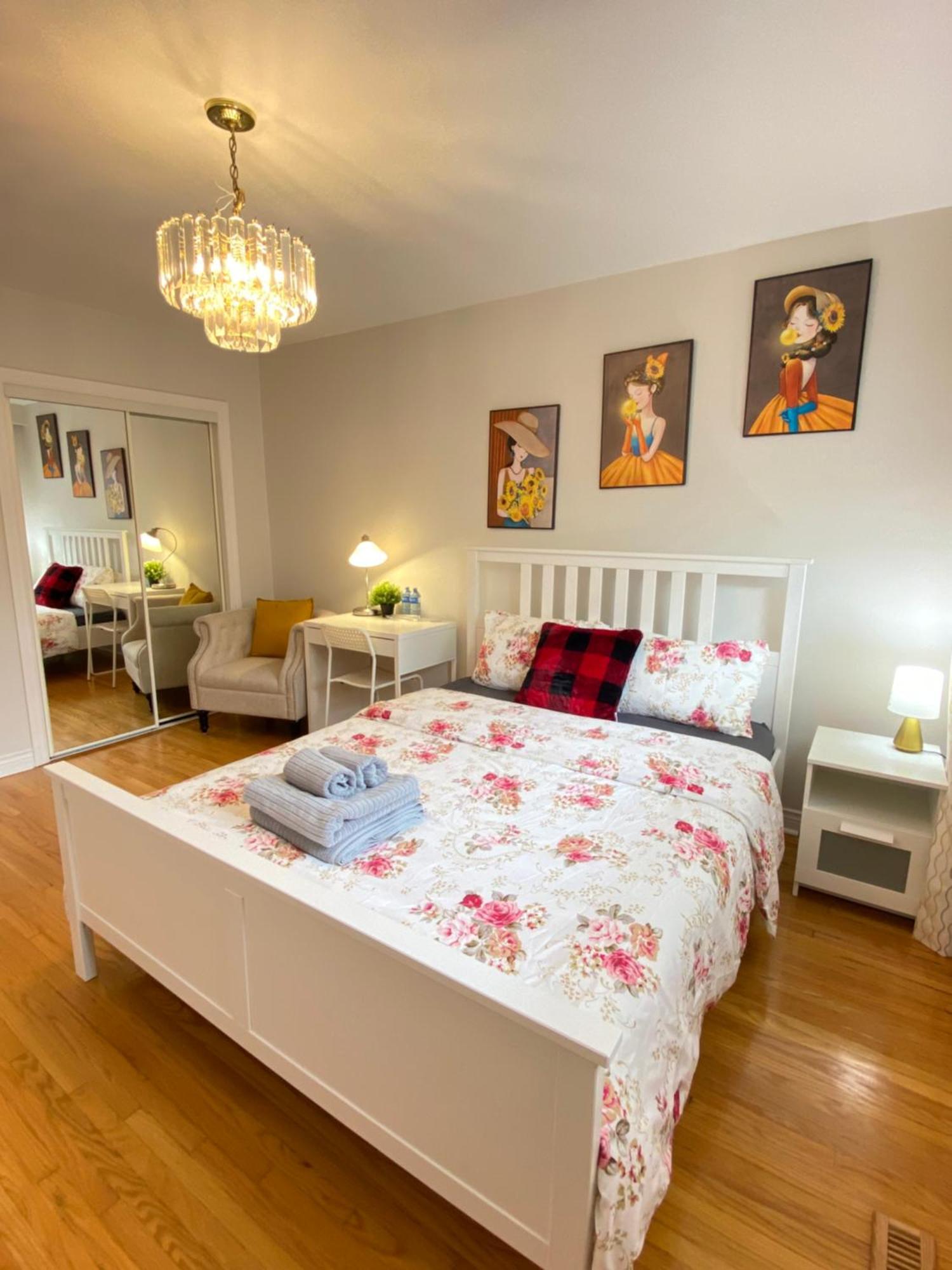 מלון Sunny House - Main Floor, Free Parking, In טורונטו מראה חיצוני תמונה