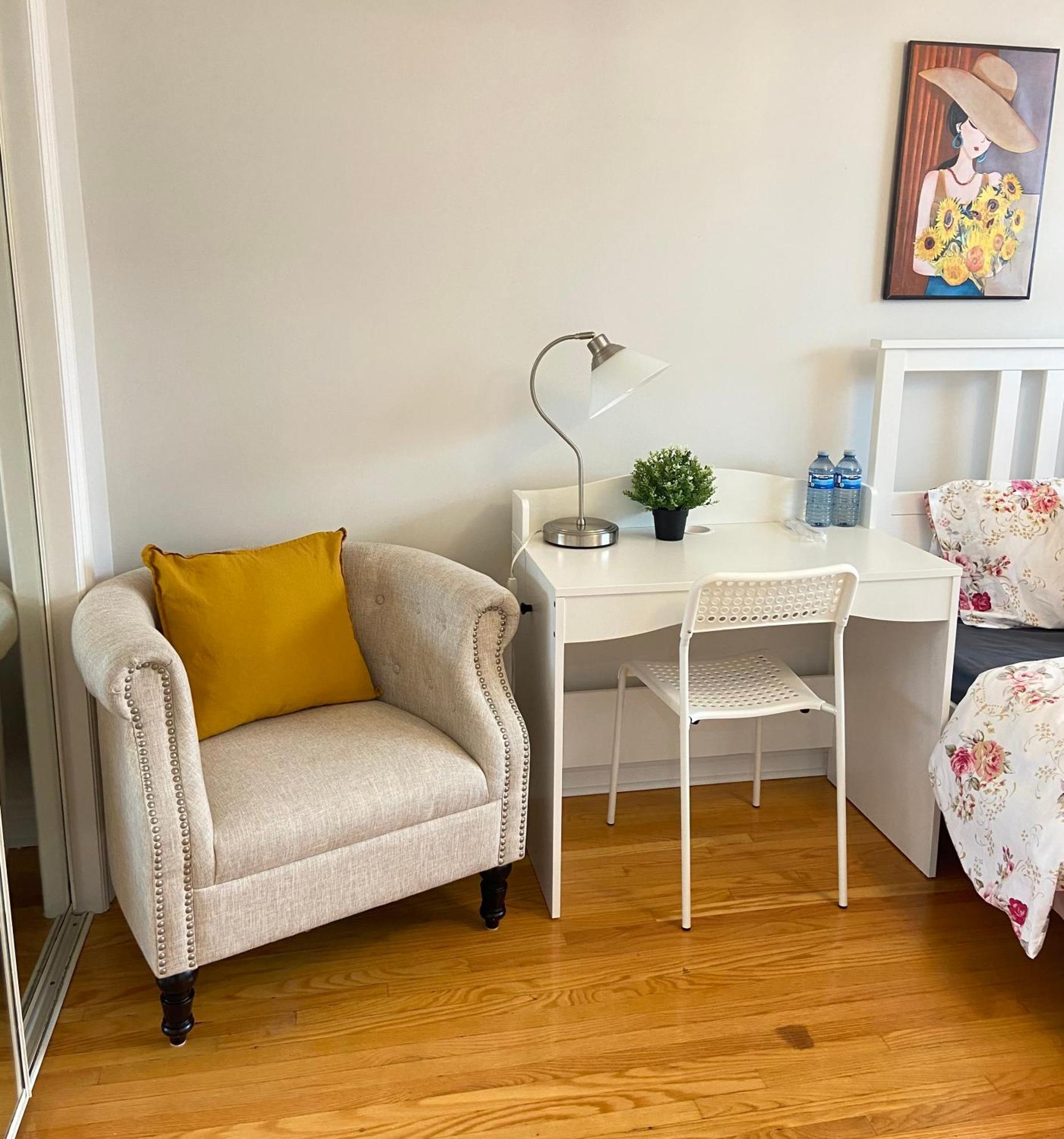 מלון Sunny House - Main Floor, Free Parking, In טורונטו מראה חיצוני תמונה