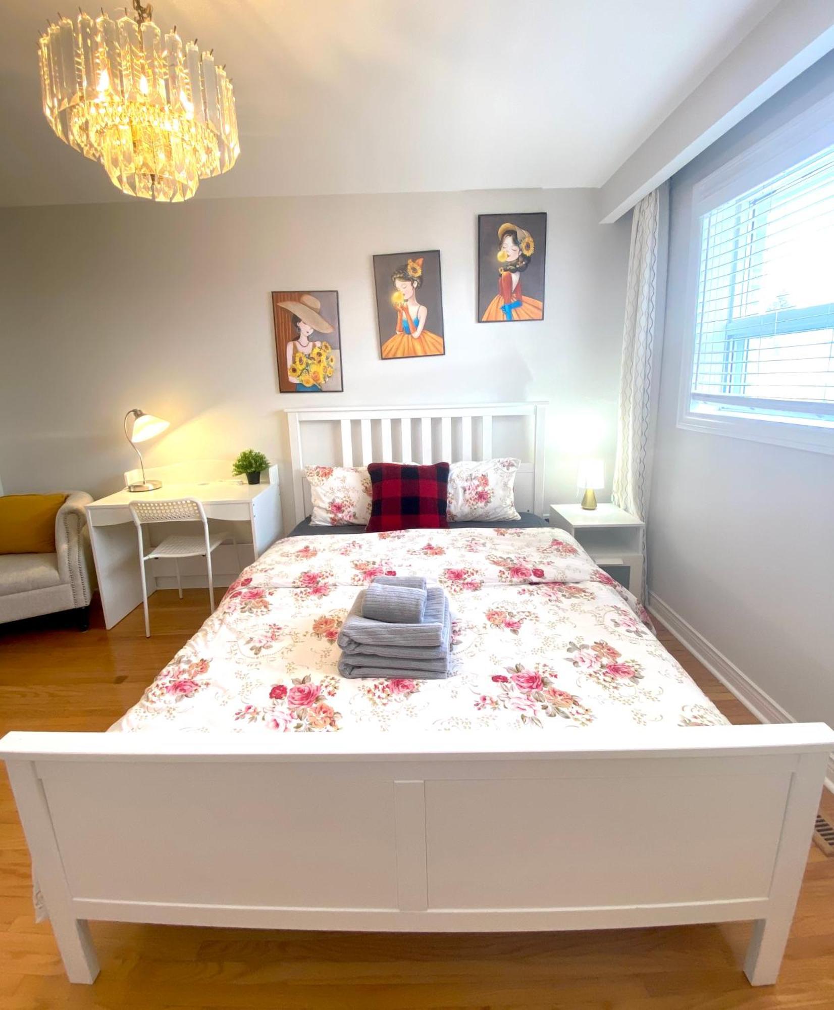 מלון Sunny House - Main Floor, Free Parking, In טורונטו מראה חיצוני תמונה