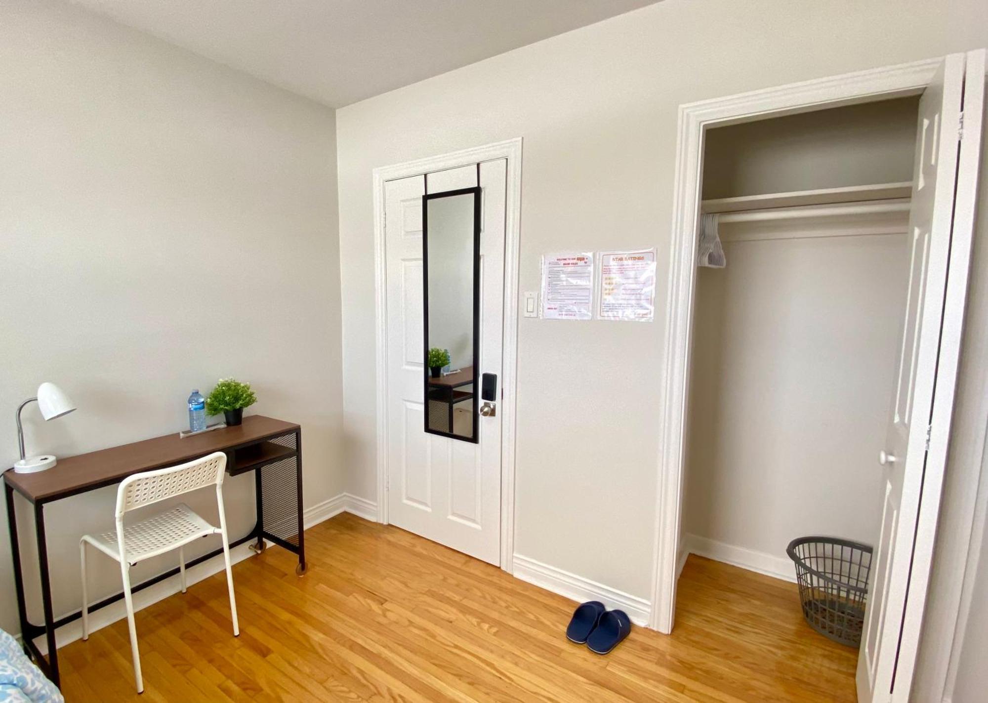 מלון Sunny House - Main Floor, Free Parking, In טורונטו חדר תמונה