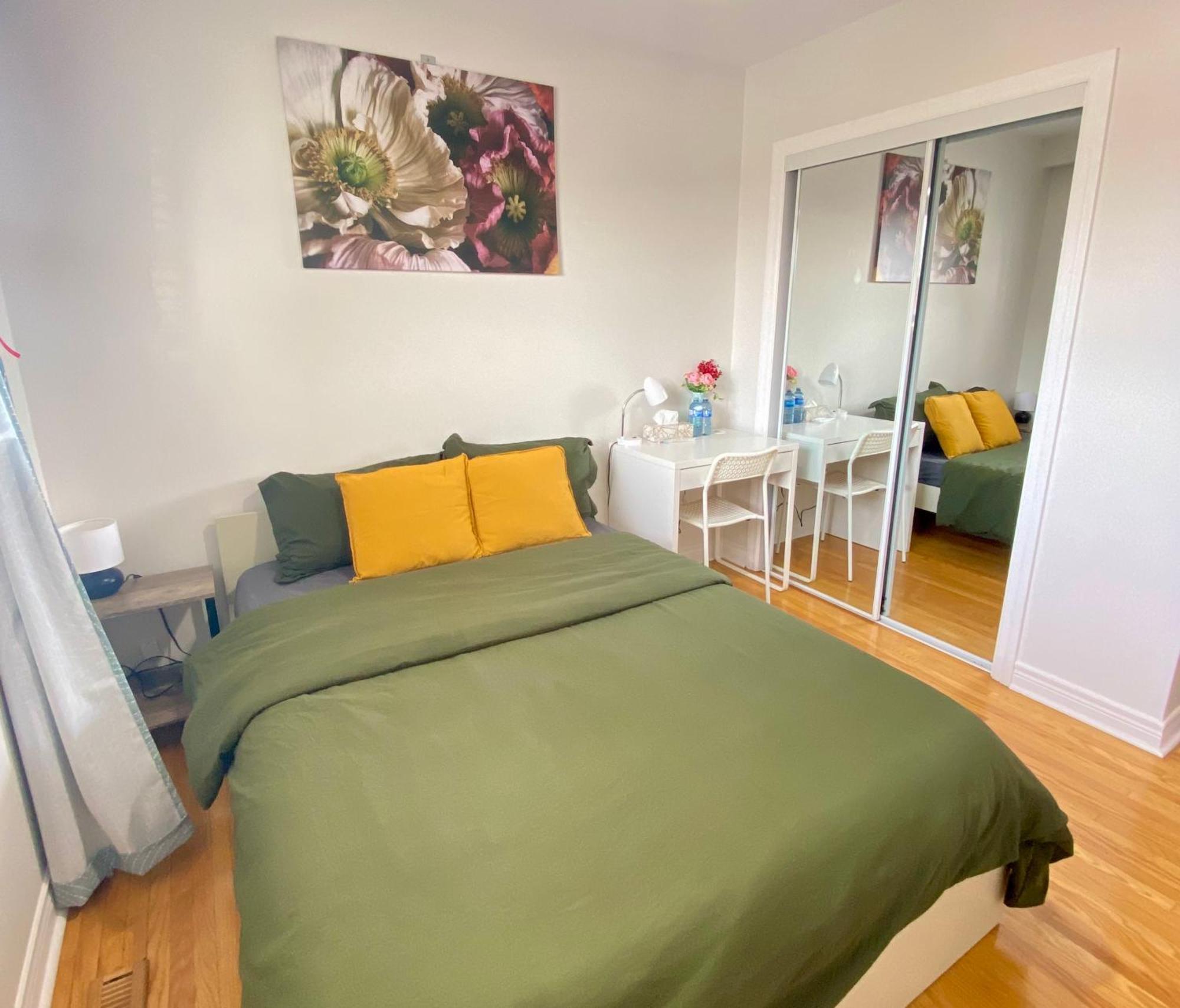 מלון Sunny House - Main Floor, Free Parking, In טורונטו חדר תמונה
