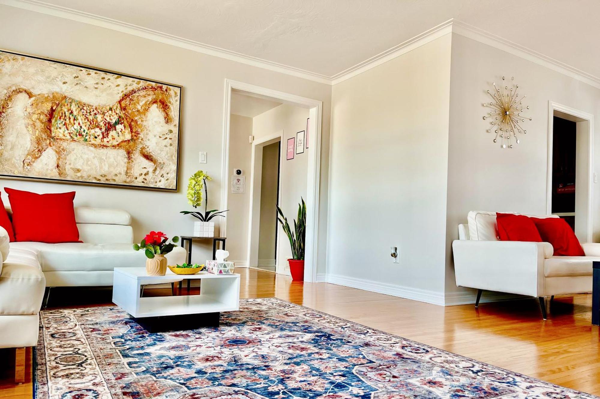 מלון Sunny House - Main Floor, Free Parking, In טורונטו מראה חיצוני תמונה