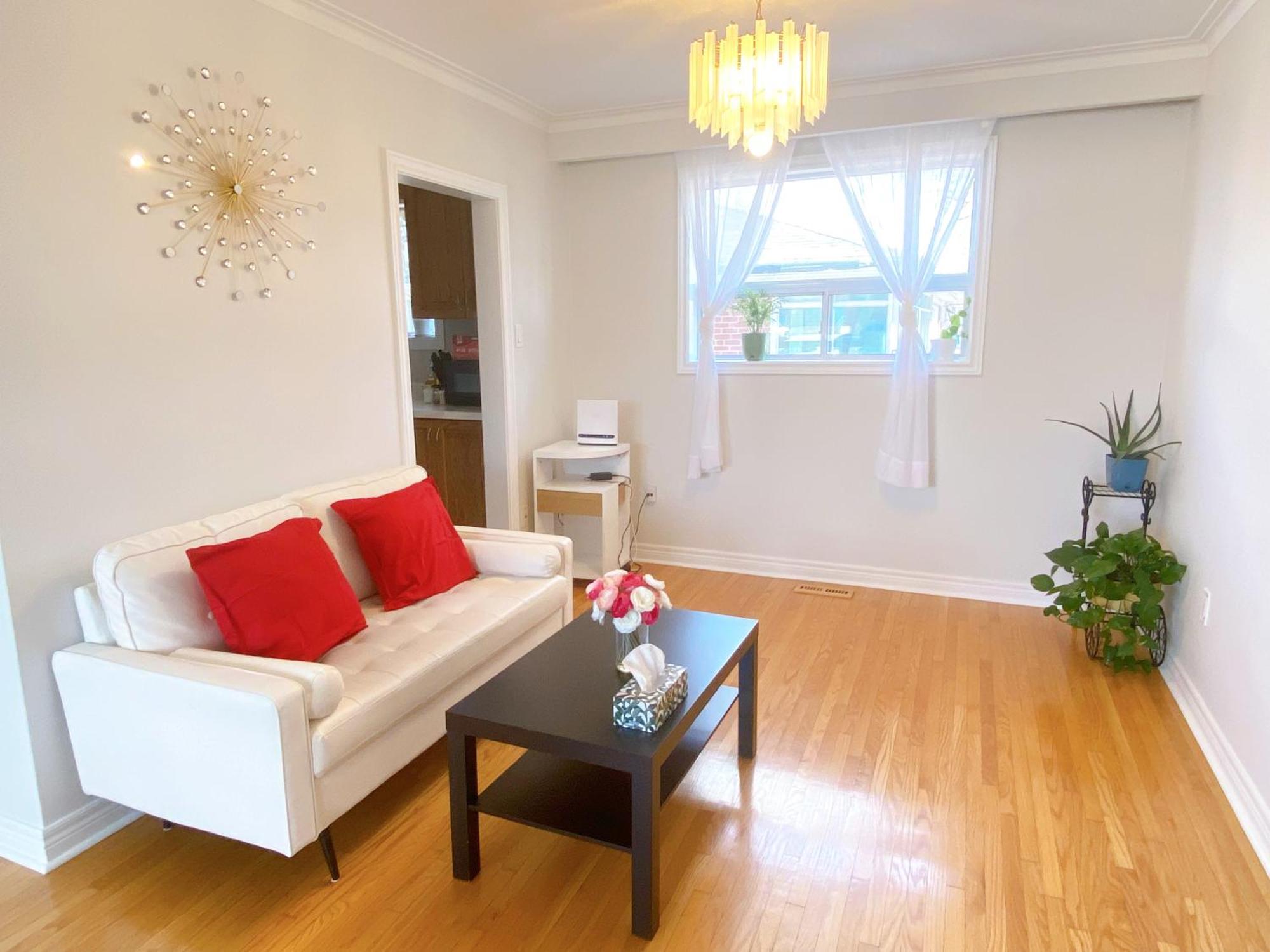 מלון Sunny House - Main Floor, Free Parking, In טורונטו מראה חיצוני תמונה