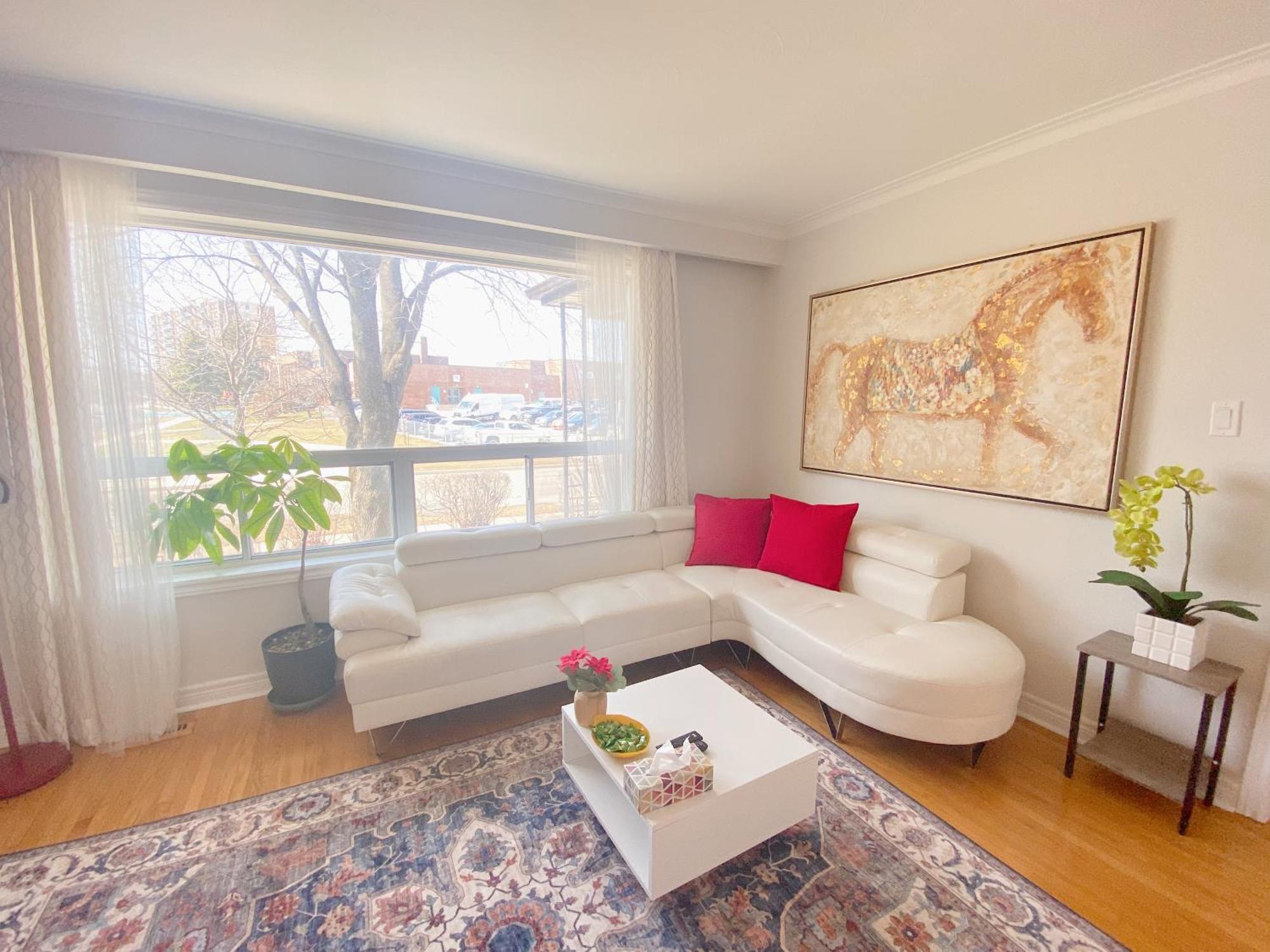 מלון Sunny House - Main Floor, Free Parking, In טורונטו מראה חיצוני תמונה