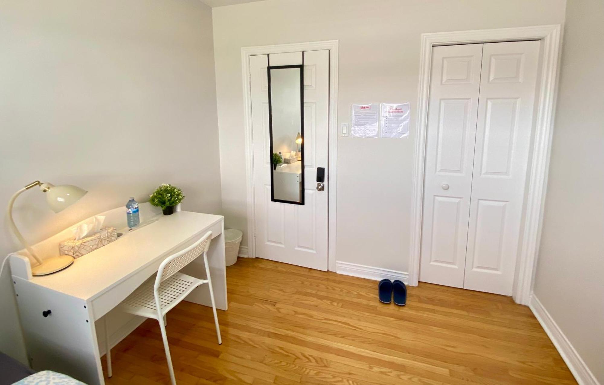 מלון Sunny House - Main Floor, Free Parking, In טורונטו מראה חיצוני תמונה