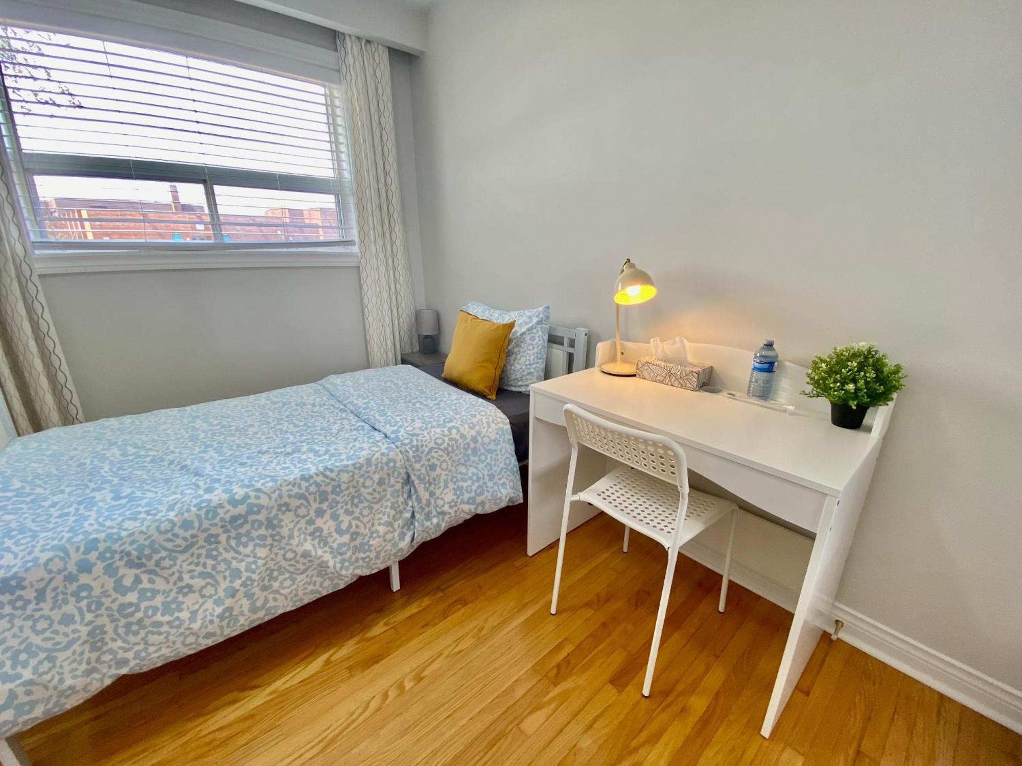 מלון Sunny House - Main Floor, Free Parking, In טורונטו מראה חיצוני תמונה